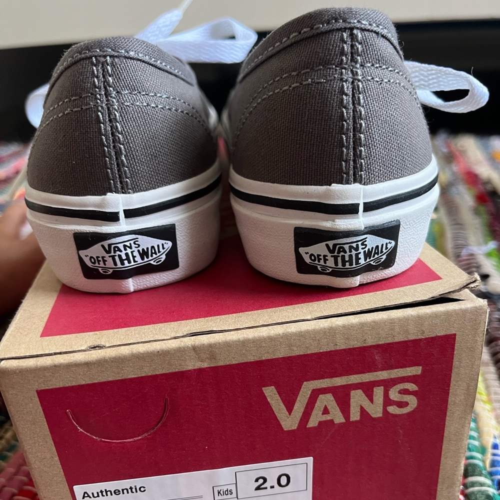 Vans - Picture 2 of 4